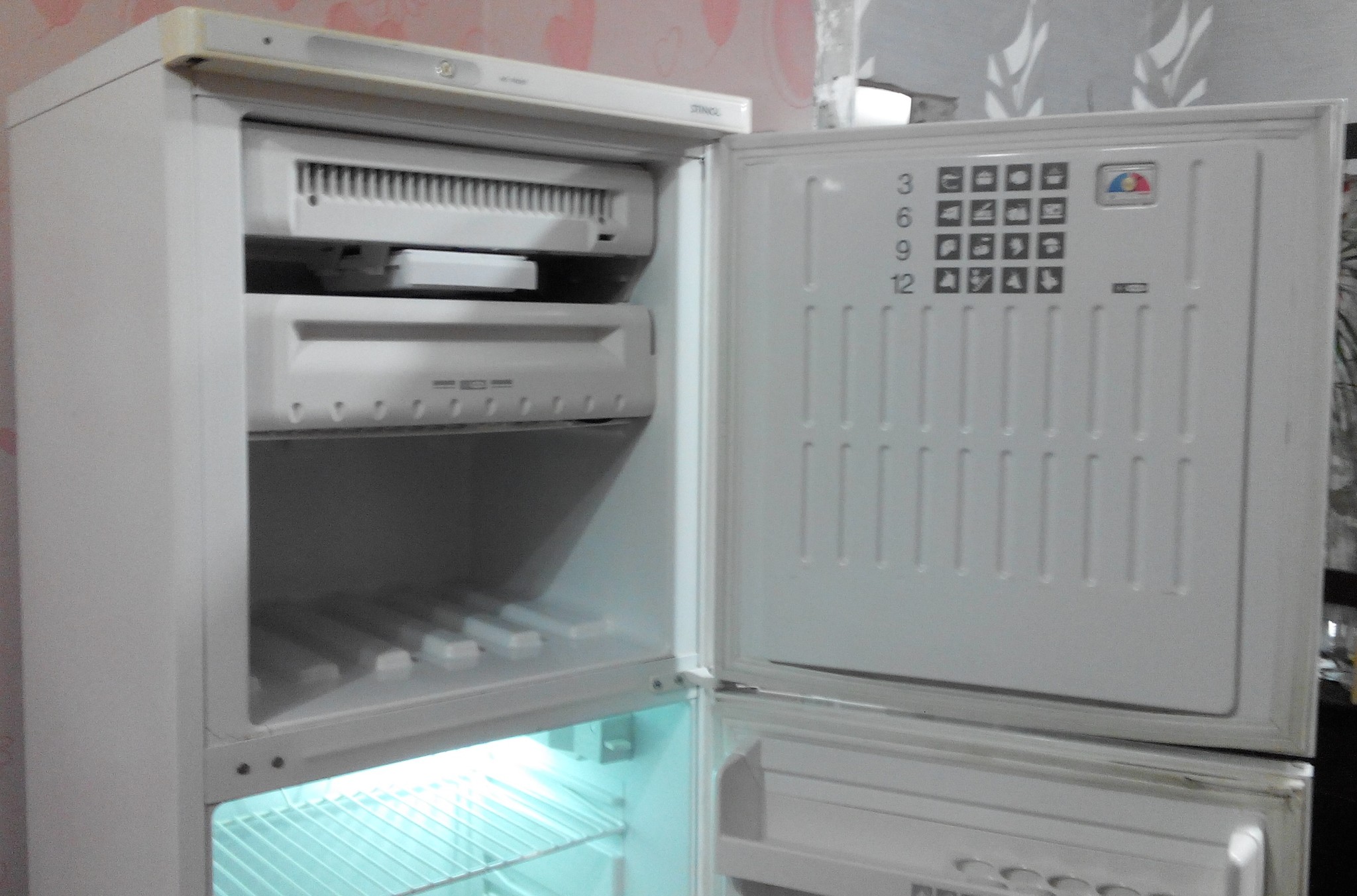 Холодильник Стинол двухкамерный ноу Фрост