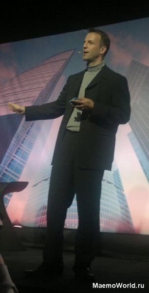 Питер Шнайдер с бирюзовым Nokia N9