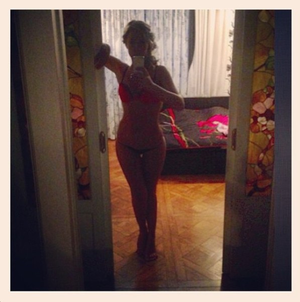 Посмотрим на интимные фото Анастасии Мельниковой на которых она без одежды