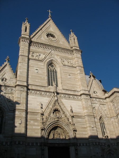 иногда называют Сан Дженнаро, но чаще – Duomo