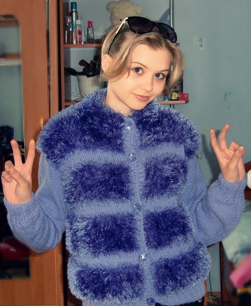 Кофточка из травки женская
