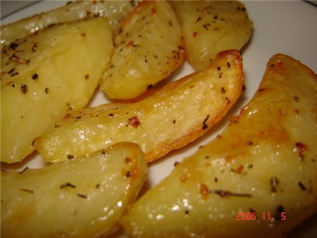 Картошка, запечёная доьками