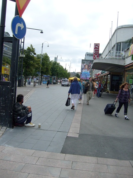 нищий в центре города