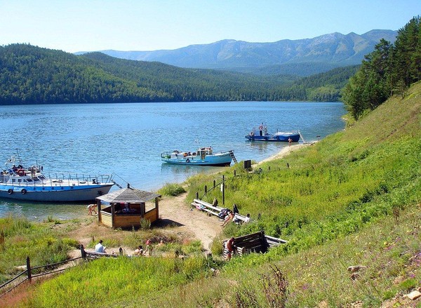 Озеро Байкал, крупнейший природный резервуар пресной воды на планете
