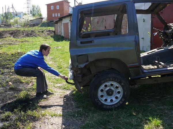 Посиделки в гараже сузуковода...