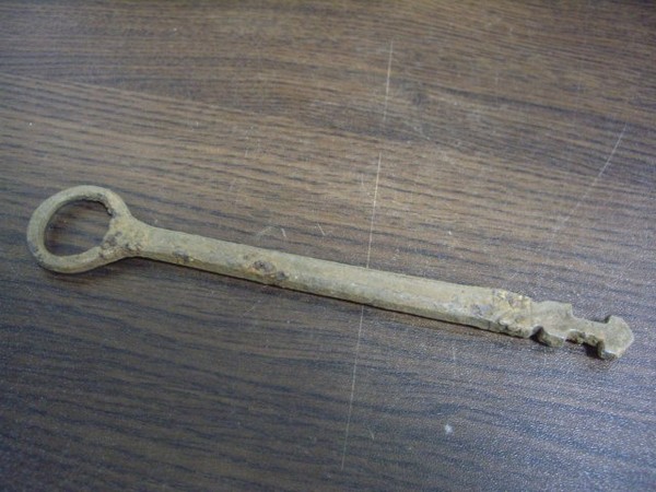 EXTREMELY RARE EARLY 18TH.c IRON FORGED JAIL HANDCUFFS KEY  