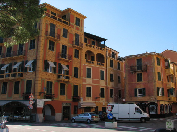 i-1077.jpg