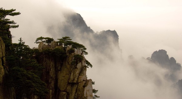 Китай. Горы Хуаньшань. Март 2008. Фото.