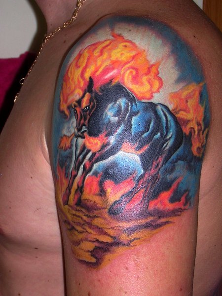 необычные огненные татуировки