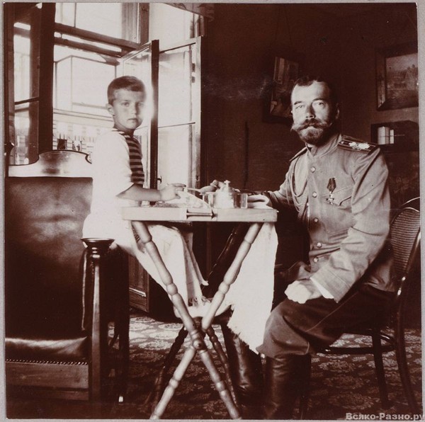Фото Царь Николай ll с сыном Алексеем, фото из личного архива Анны Вырабовой, 1910 год