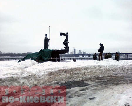 Разрушен памятник основателям Киева 