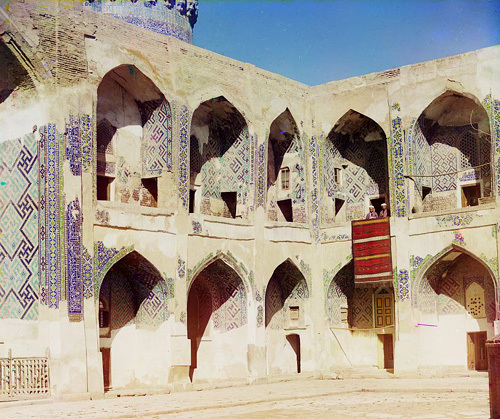 Двор медресе Шир-Дор в начале ХХ века