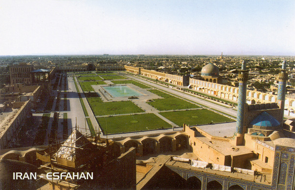 Вид на площадь Имама Хомейни с минарета мечети Шаха (фото Г. Араба)