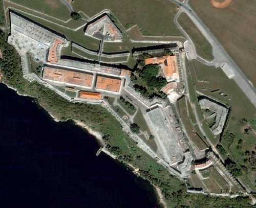 Вид на крепость Сан-Карлос де ла Кабанья из космоса