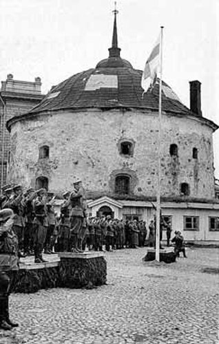 Парад финских войск 31 августа 1941 в честь возвращения Выборга Финляндии (фото с сайта www.around.spb.ru)