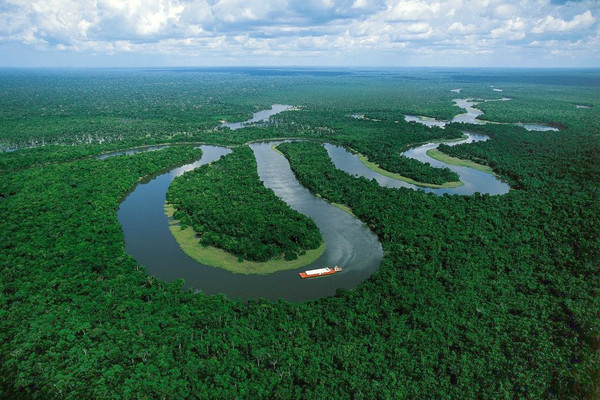Петляющая Амазонка (фото Яна Артюса-Бертрана, www.yannarthusbertrand.com).