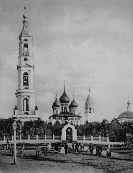 Колокольня и церковь Петра и Павла в Поречье-Рыбном в начале XX века