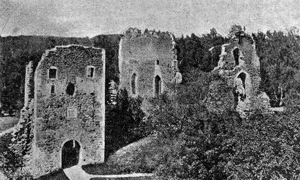 Руины Сигулского замка в начале XX века (фото с сайта www.castle.lv)