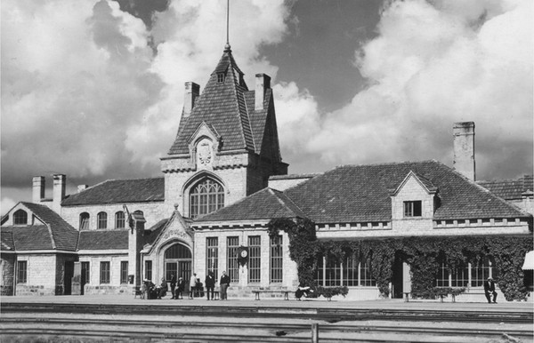 Довоенное здание вокзала Сигулды (фото предоставлено Латвийскими железными дорогами)