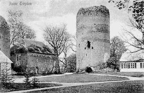 Руины Турайдского замка в начале XX века (фото с сайта www.castle.lv)