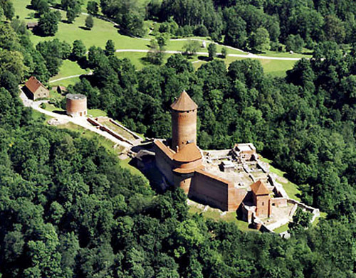 Вид на Турайдский замок с воздуха (фото с сайта www.jvk.lv)