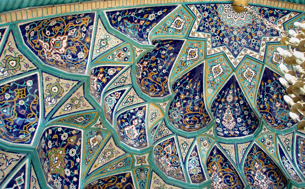 Из серии «Персидские узоры». Сталактитовый иранский купол мавзолея Имамзаде Салех.