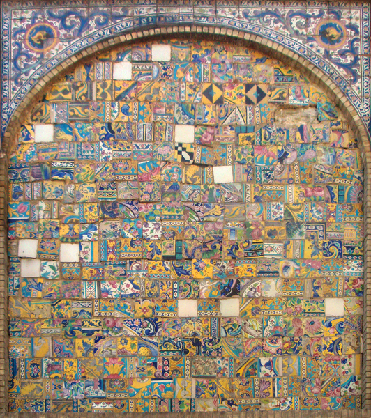 Из серии «Персидские узоры». Мозаика на стене в Голестане.