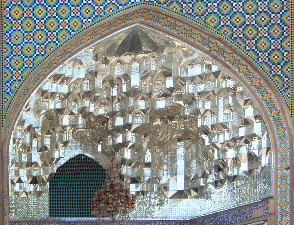 Из серии «Персидские узоры». Зеркальный купол над входом в мавзолей Имамзаде Сейид Исмаила.