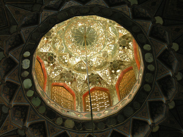 Из серии «Персидские 
узоры». Фрагмент купола дворца Хашт Бехешт.