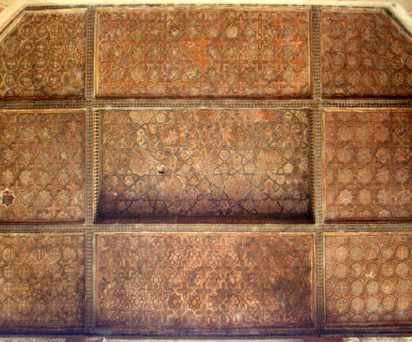 Из серии «Персидские 
узоры». Фрагмент росписи потолка дворца Хашт Бехешт.