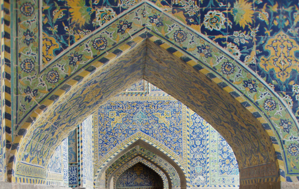Из серии «Персидские 
узоры». Фрагмент мозаики в мечете Шаха.