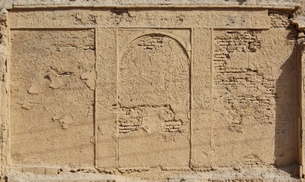Из серии «Персидские узоры». Глинобитная стена дома на улице Аятоллы Дастгеиба.