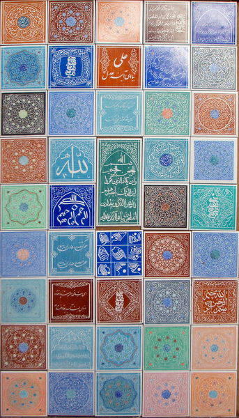Из серии «Персидские узоры». Изразцовые плитки на витрине одной из лавок исфаханского базара.