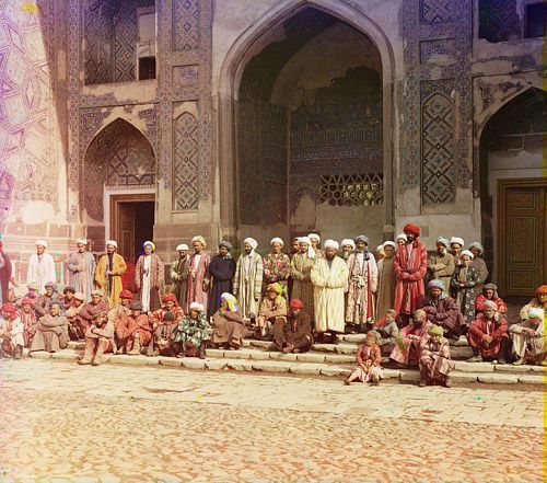 Из серии ''Узбекские портреты''. На площади Регистан в Самарканде (фото начала ХХ века).