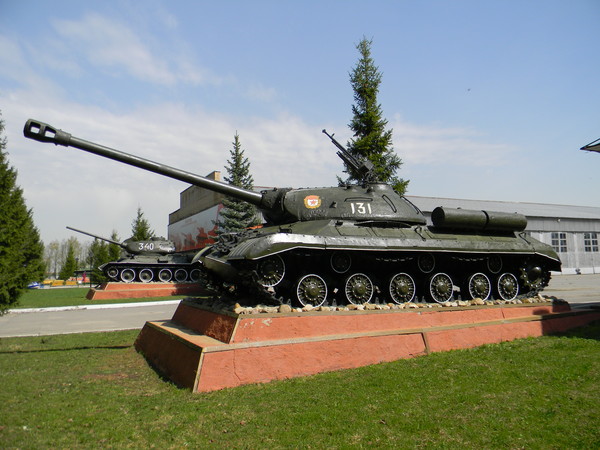 На постаменты взошли танки: ИС-3 и Т-34-85