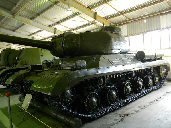 Тяжёлый танк ИС-2 (Центральный музей бронетанкового вооружения и техники в Кубинке)