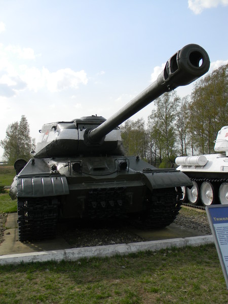 Тяжёлый танк ИС-2 (Центральный музей бронетанкового вооружения и техники в Кубинке)