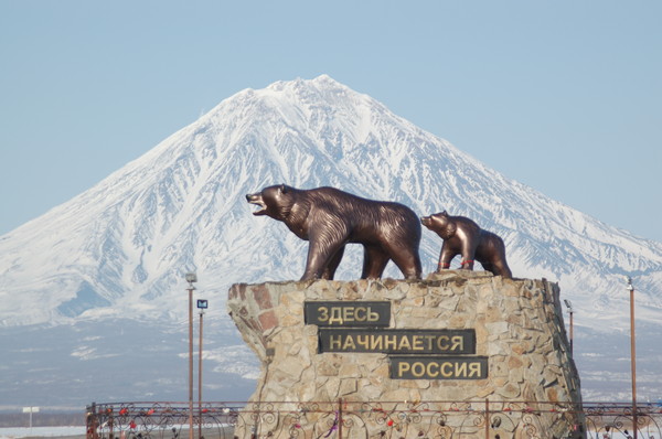 Памятник камчатским медведям