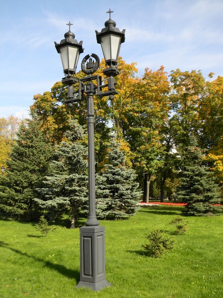 У Храма Христа Спасителя