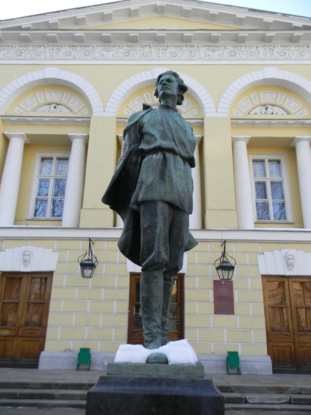 Памятник Максиму Горькому на Поварской улице