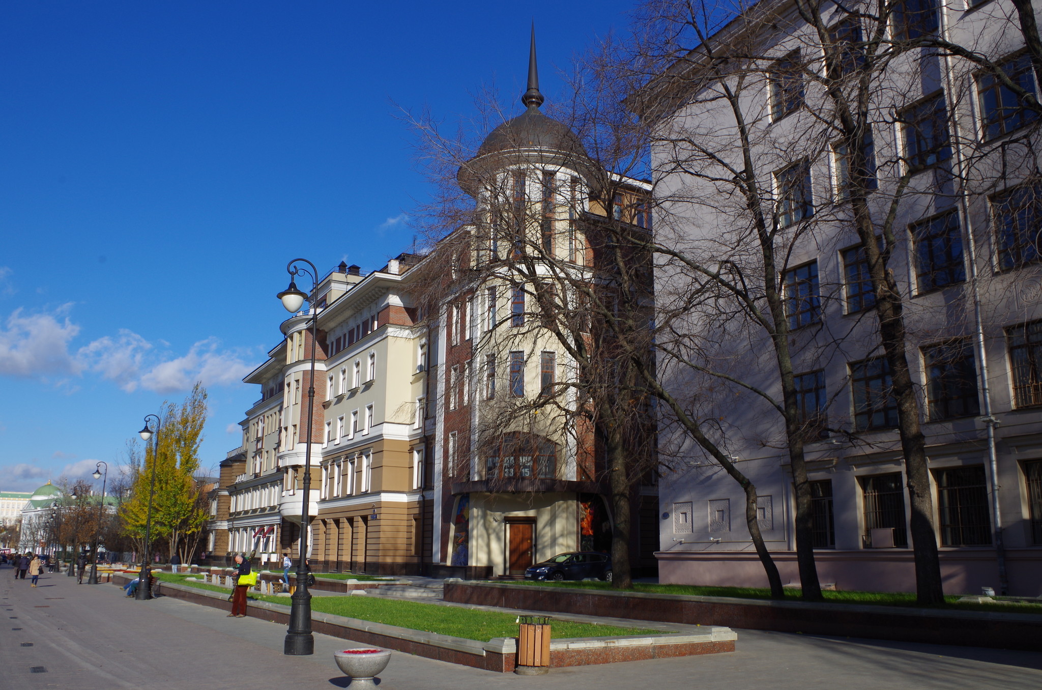 Лаврушинский переулок