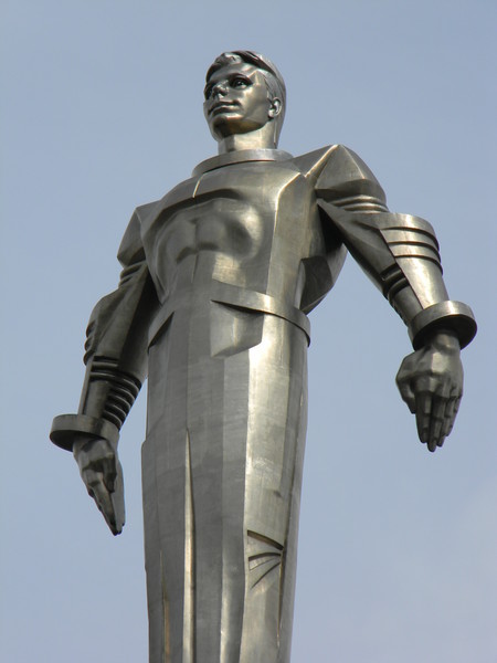 Памятник первому космонавту Юрию Гагарину