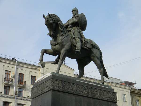 Памятник Юрию Долгорукому