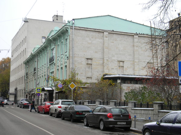 Леонтьевский переулок