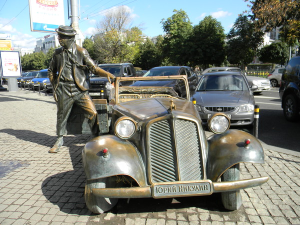 Памятник Юрию Никулину на Цветном бульваре