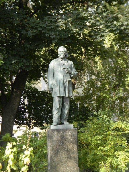Памятник Александру Герцену на Тверском бульваре в Москве