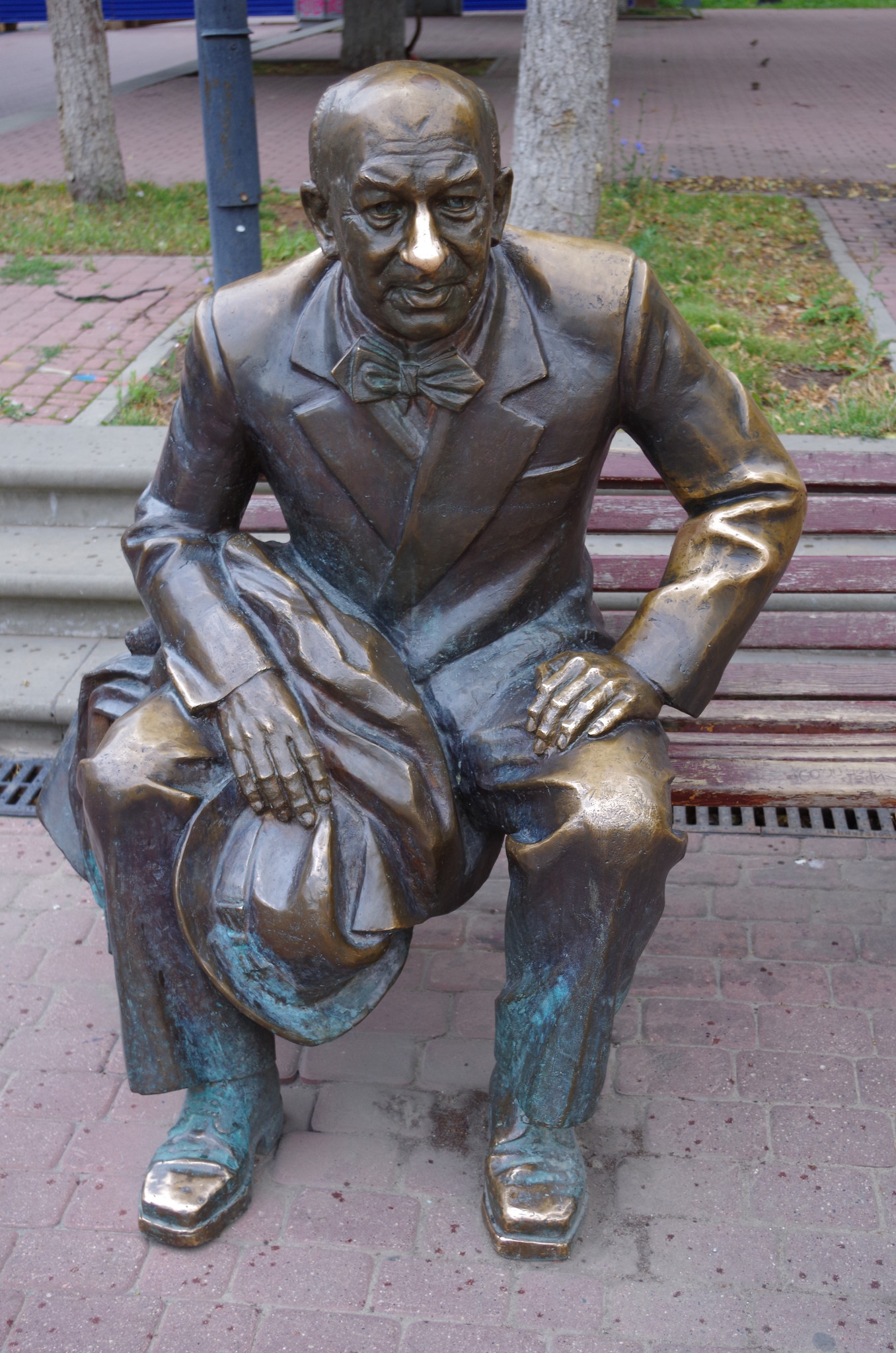 Памятник Евгению Евстигнееву