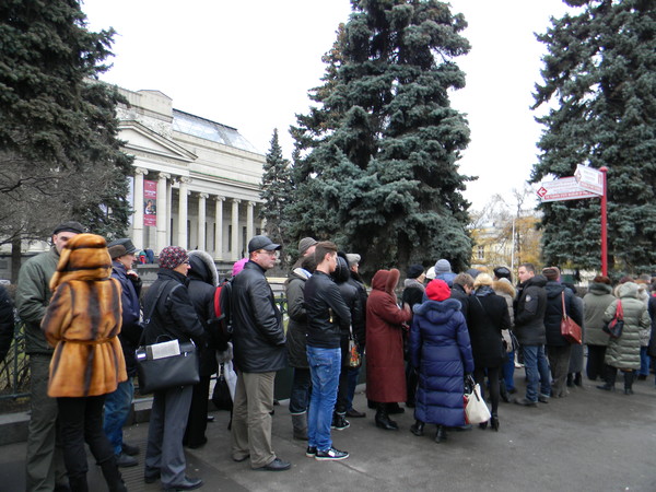 Очередь в Пушкинский музей изобразительных искусств