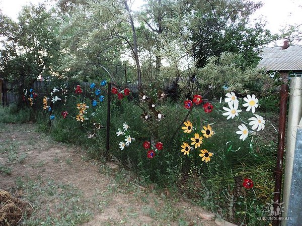 Заборчик из пластиковых бутылок своими руками фото 780