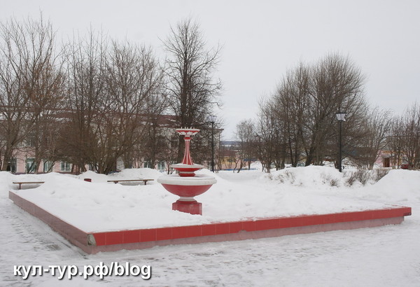 город Сухиничи зимой фонтан